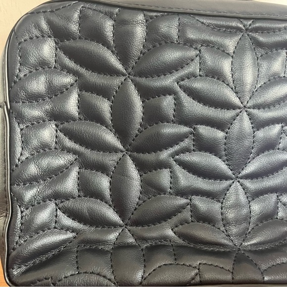 Draper James RSVP Quilted Crossbody Purse Bag Navy Blue With Gold Hardware - Picture 4 of 9